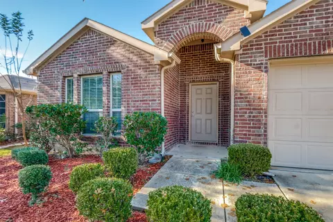 2020 Sterling Gate Dr, Heartland, TX 75126