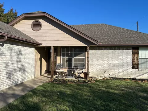 200 Brook Cir, Krum, TX 76249