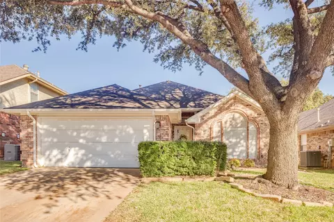 2221 Tiffany Glenn Ct, Bedford, TX 76021