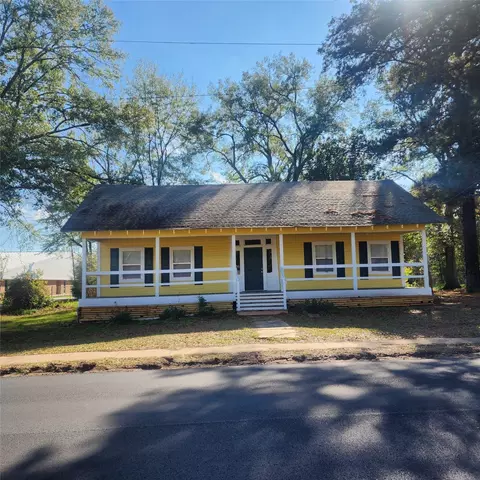 827 E Carrol St, Coushatta, LA 71019