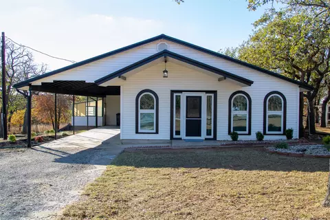 371 Nocona Dr, Nocona, TX 76255