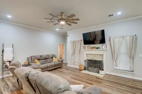 Living - 117 Bent Tree Loop, Haughton, LA 71037 photo 2 of 3