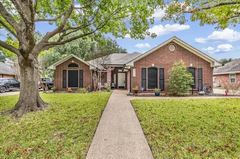822 Crested Butte Dr, Hewitt, TX 76643