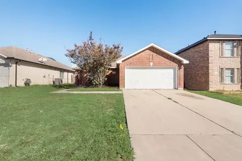 9708 Westmere Ln, Fort Worth, TX 76108