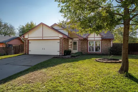 832 Foxwood Pl, Lewisville, TX 75067