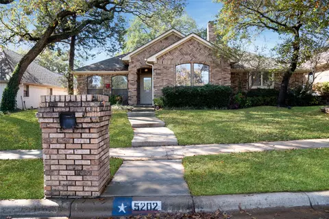5202 Bradley Ln, Arlington, TX 76017