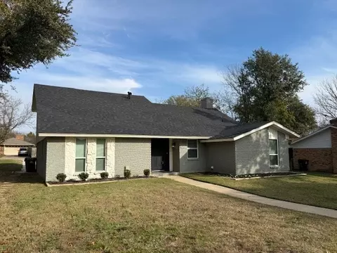 2223 Foxcroft Cir, Denton, TX 76209
