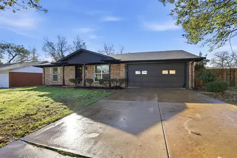 3848 Oak Haven Dr, Forest Hill, TX 76119