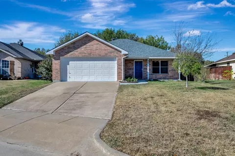 404 Parkmere Dr, Fort Worth, TX 76108