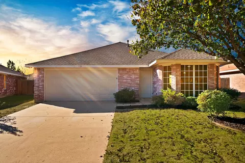 725 Azalea Ln, Cedar Hill, TX 75104