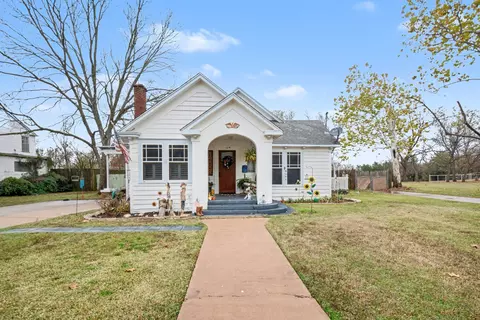 1618 Bonham St, Commerce, TX 75428