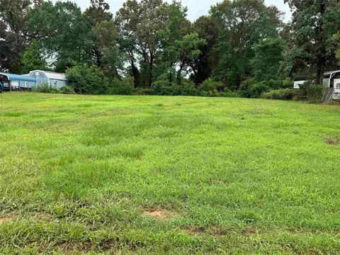 495 Fir Rd, Gladewater, TX 75647