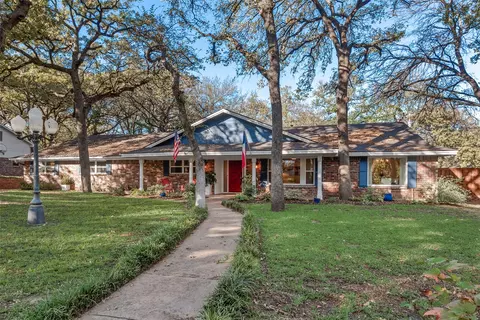 4006 Hollow Oak Dr, Euless, TX 76040