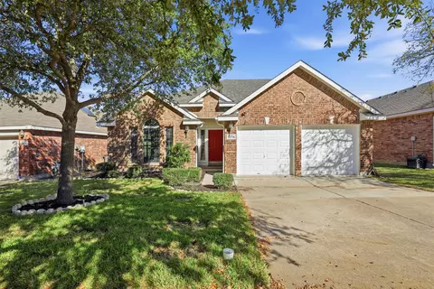 10716 Lipan Trl, Fort Worth, TX 76108