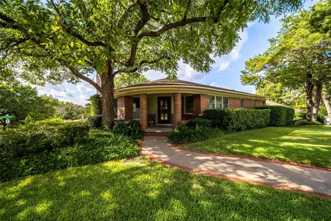 903 Bison Trl, Dallas, TX 75208