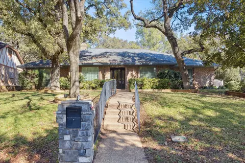 805 Newport Rd, Fort Worth, TX 76120
