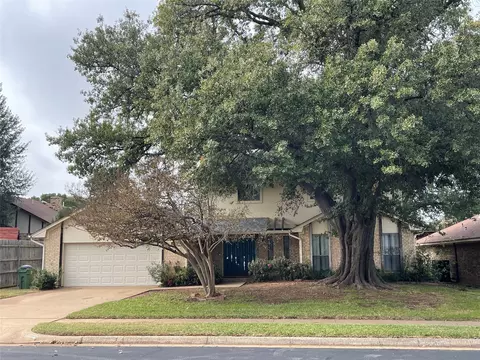 3237 Sapphire St, Bedford, TX 76021