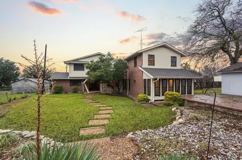 202 S Santa Fe St, Wolfe City, TX 75496