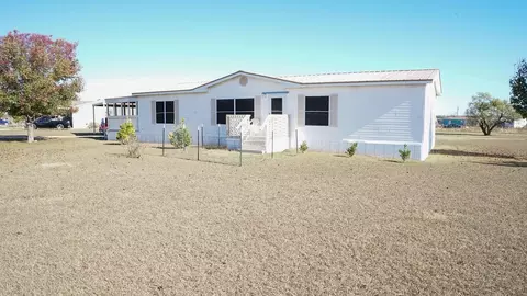 6500 Berry Grove Ln, Joshua, TX 76058