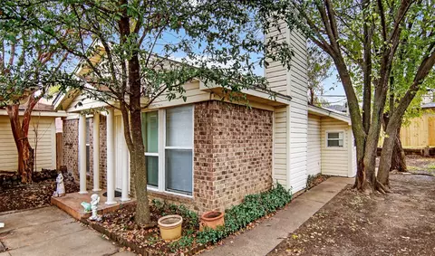 2807 Woodmont Trl, Fort Worth, TX 76133