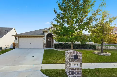 1648 Signature Dr, Weatherford, TX 76087