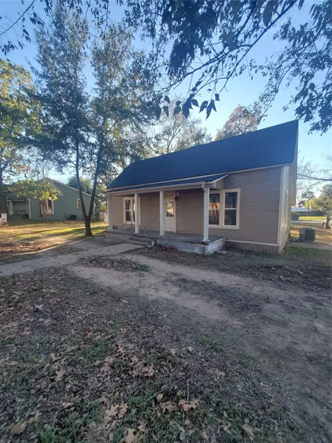 305 Peach St, Winnsboro, TX 75494
