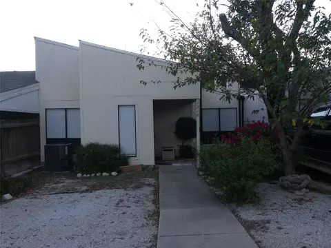 1216 Runaway Bay Dr, Runaway Bay, TX 76426
