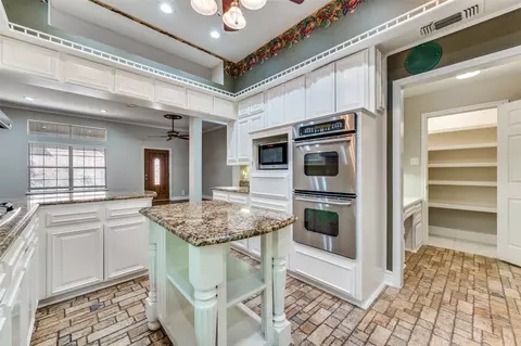908 Mccoy Dr, Irving, TX 75062