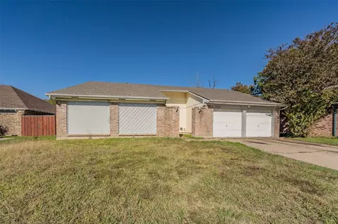 2325 Busch Dr, Arlington, TX 76014