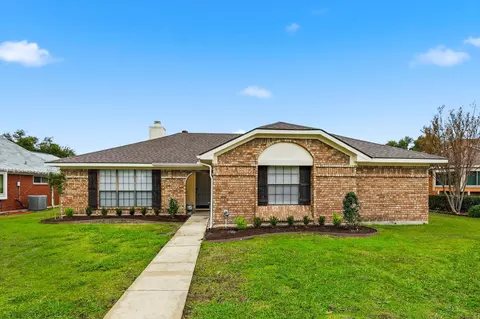 1534 Autumn Breeze Ln, Lewisville, TX 75077