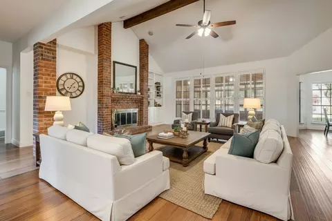 737 Newport Rd, Fort Worth, TX 76120