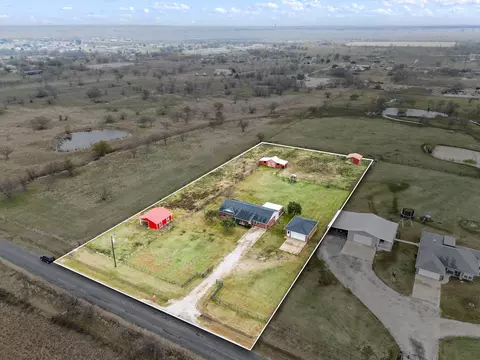 6935 H Lively Rd, Ponder, TX 76259