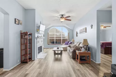 763 Winding Oak Bnd, Lake Dallas, TX 75065