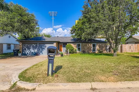 3719 French Wood Dr, Arlington, TX 76016