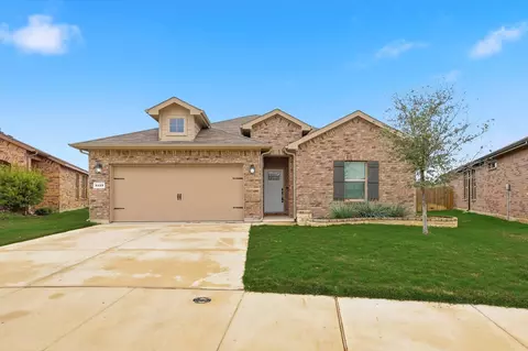 9428 Red Brush Trl, Fort Worth, TX 76131