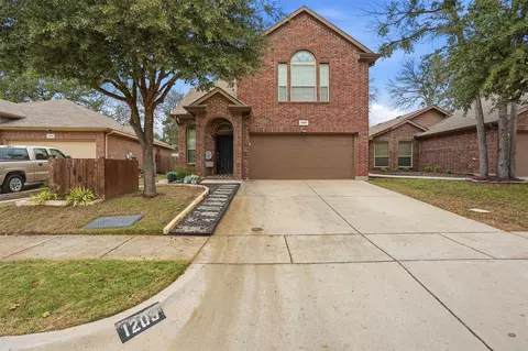 1205 Briarwood Dr, Azle, TX 76020