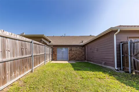 Exterior - 7604 Cousteau Dr, Rowlett, TX 75088 photo 3 of 5