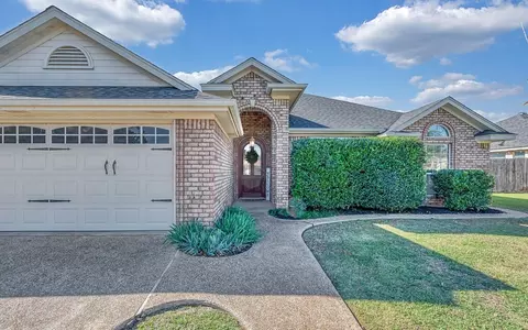 10516 T Bury, Waco, TX 76708 photo 2