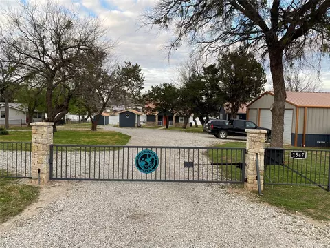 1547 Hummingbird Ln, Graford, TX 76449