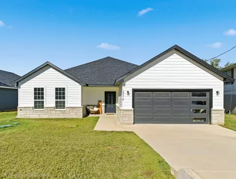 2316 Neches St, Granbury, TX 76048