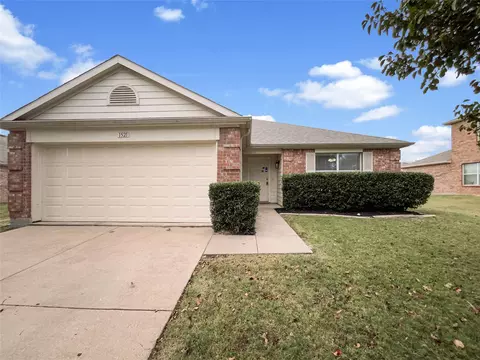 1521 Waters Edge Dr, Glenn Heights, TX 75154