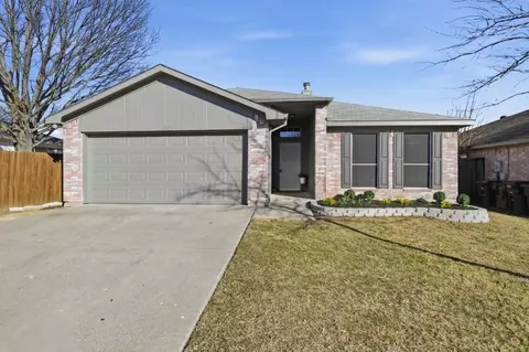 8132 Broken Arrow Rd, Fort Worth, TX 76137