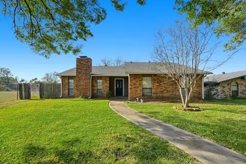 6101 Greenlawn St, Rowlett, TX 75088