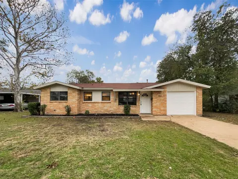 363 Opal Ct, Saginaw, TX 76179