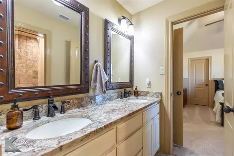 Bath - 517 Prosperity Rd, Abilene, TX 79602 photo 4 of 7