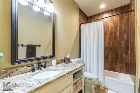 Bath - 517 Prosperity Rd, Abilene, TX 79602 photo 5 of 7