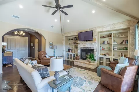 Living - 517 Prosperity Rd, Abilene, TX 79602 photo 1 of 2