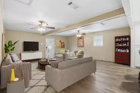3904 Lakewood Dr, Lake Worth, TX 76135