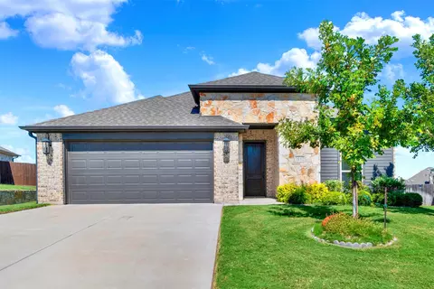 2112 Hill Crest Ct, Weatherford, TX 76086