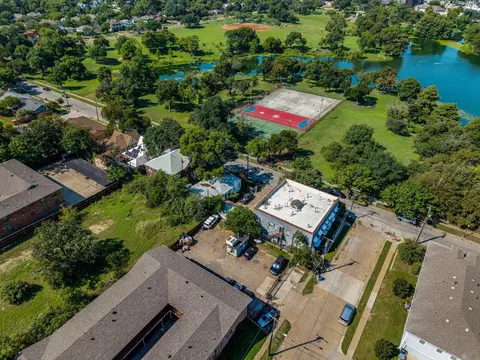 732 Blaylock Dr, Dallas, TX 75203